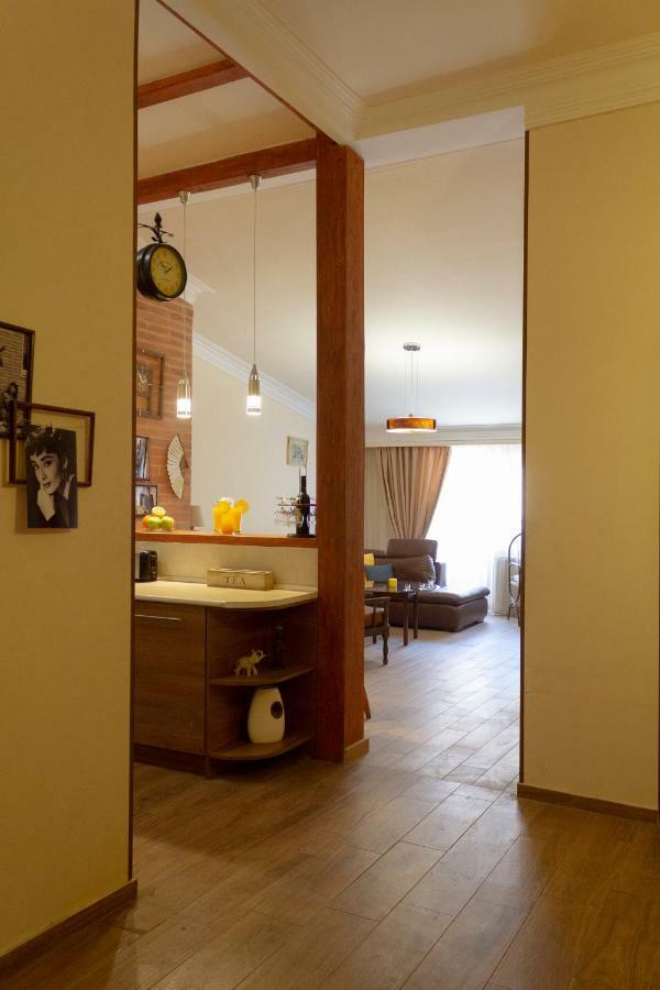 Loft Home In City Center Yerevan Exterior photo