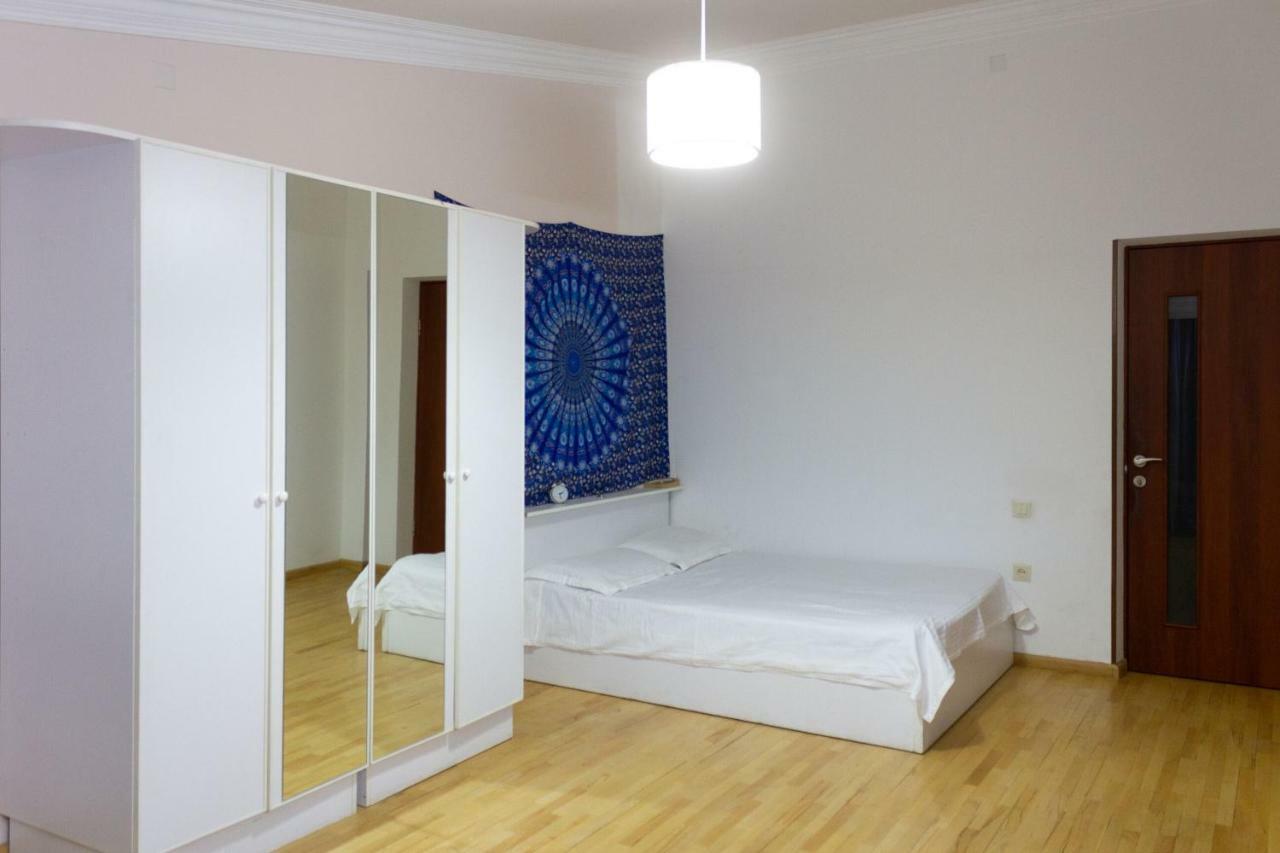 Loft Home In City Center Yerevan Exterior photo